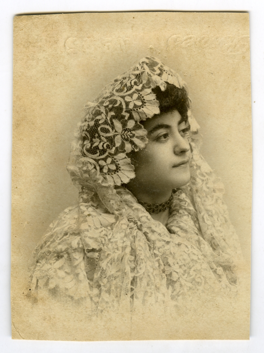 Retrato de una mujer con mantilla