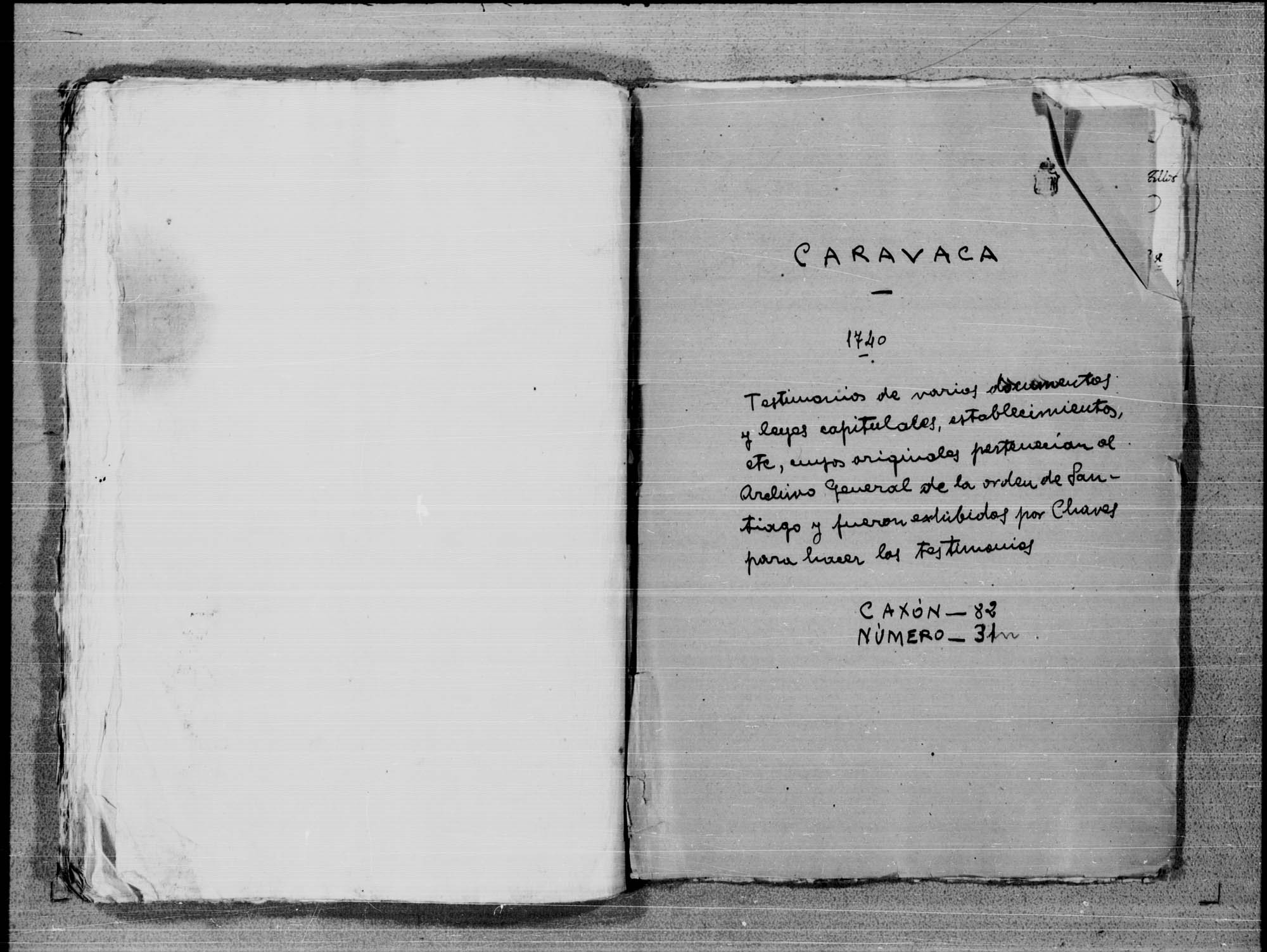 Certificados realizados por Francisco González, escribano, de varios documentos sobre Caravaca, conservados en el Archivo del convento de Uclés.