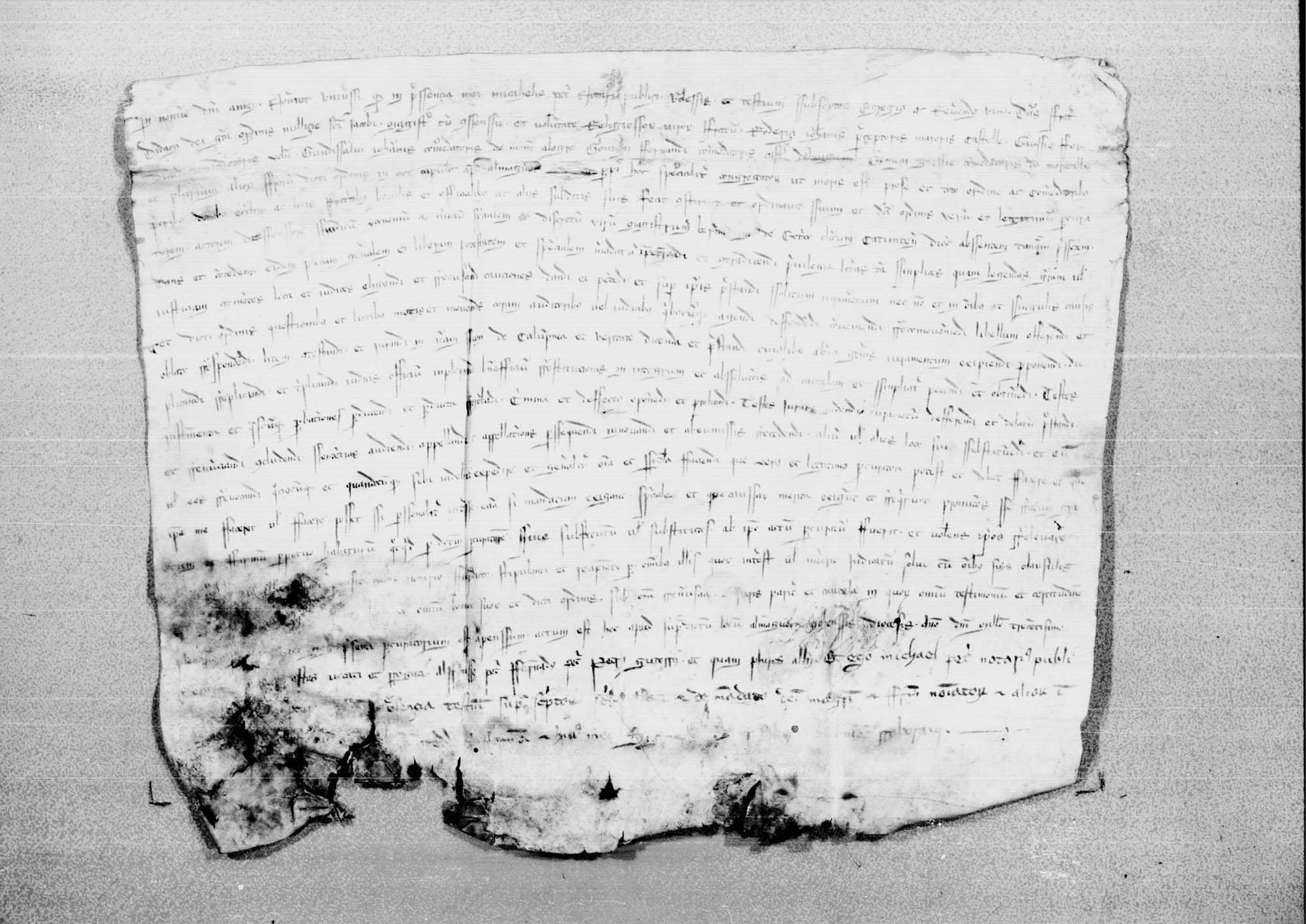 Instrumento notarial realizado por Miguel Pérez, notario público, sobre la congregación celebrada por los miembros de la Orden de Santiago en Almoguer, en la Diócesis de Jaén.