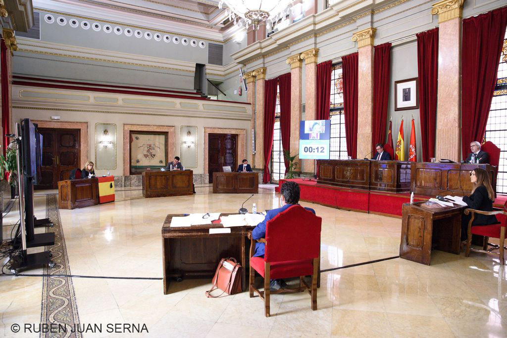 El Pleno del Ayuntamiento de Murcia se celebra con la única presencia de los portavoces, el alcalde y el secretario, fotografía de Rubén Juan Serna