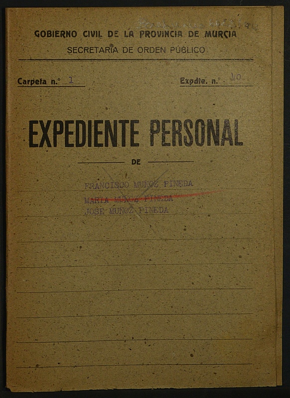 Expediente de concesión de pensión como huérfanos de la Guerra a los hijos de José Muñoz Carrera.