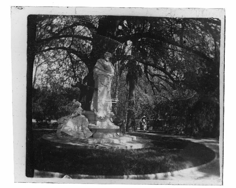 Estatua de Bécquer en el parque de Maria Luisa en Sevilla