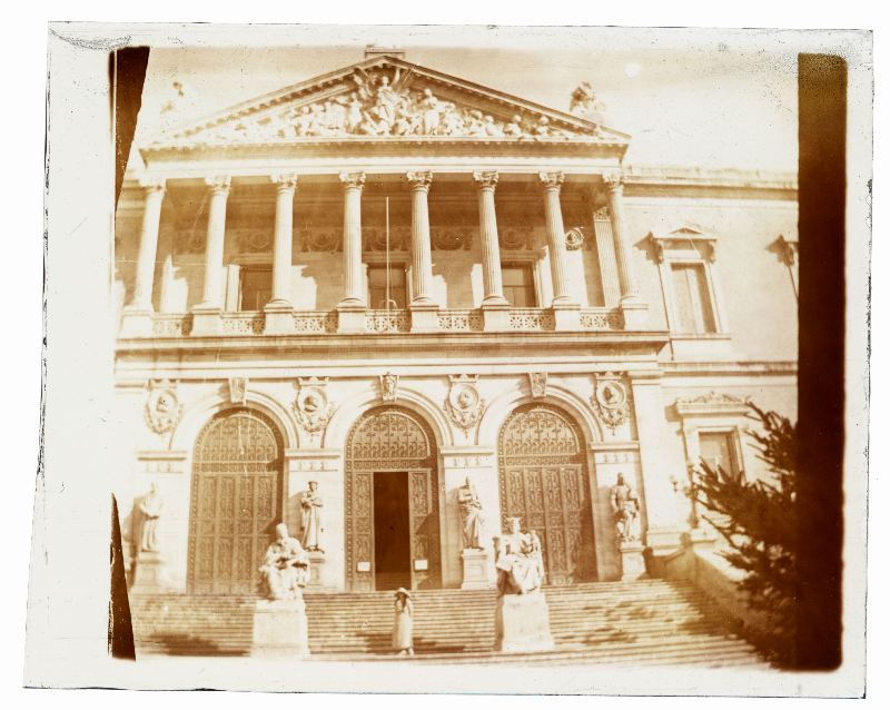 Vista de la fachada de la Biblioteca Nacional de España