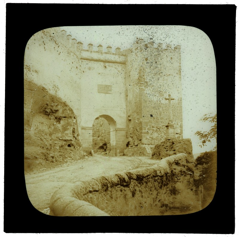 Puerta de San Cebrián de la muralla de Segovia.
