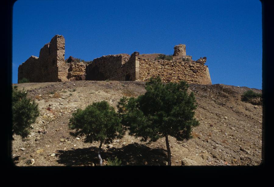 Vista del castillo de los Vélez de Mazarrón desde las proximidades del cerro