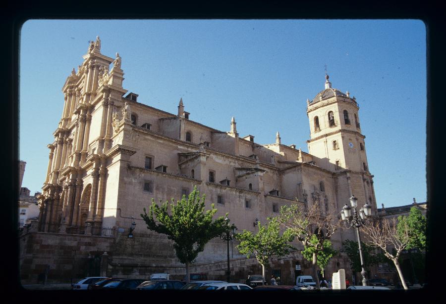 Vista de la Colegiata de San Patricio de Lorca desde la Plaza de España