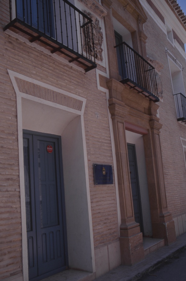 Fachada de la sede de la Oficina de Turismo y  Desarrollo Local de Calasparra en la calle Las monjas
