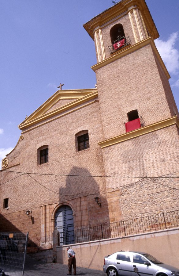 Fachada de la iglesia de San Miguel de Mula