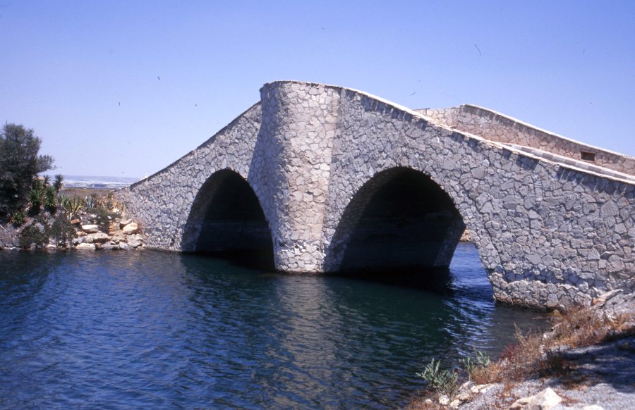 Puente en la zona de las golas de Veneziola de La Manga del Mar Menor