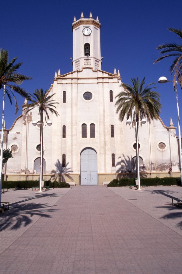 Fachada de una iglesia de Nuestra Señora del Rosario en La Unión