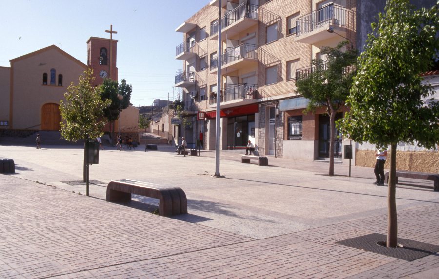 Vista de la iglesia de Alumbres desde la calle mayor