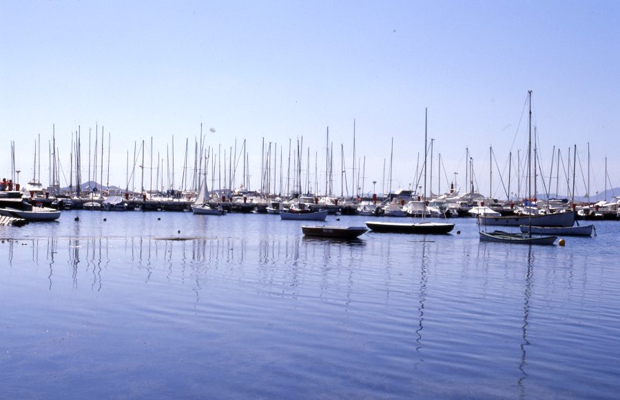 Barcos amarrados en el puerto del club náutico de Los Alcázares