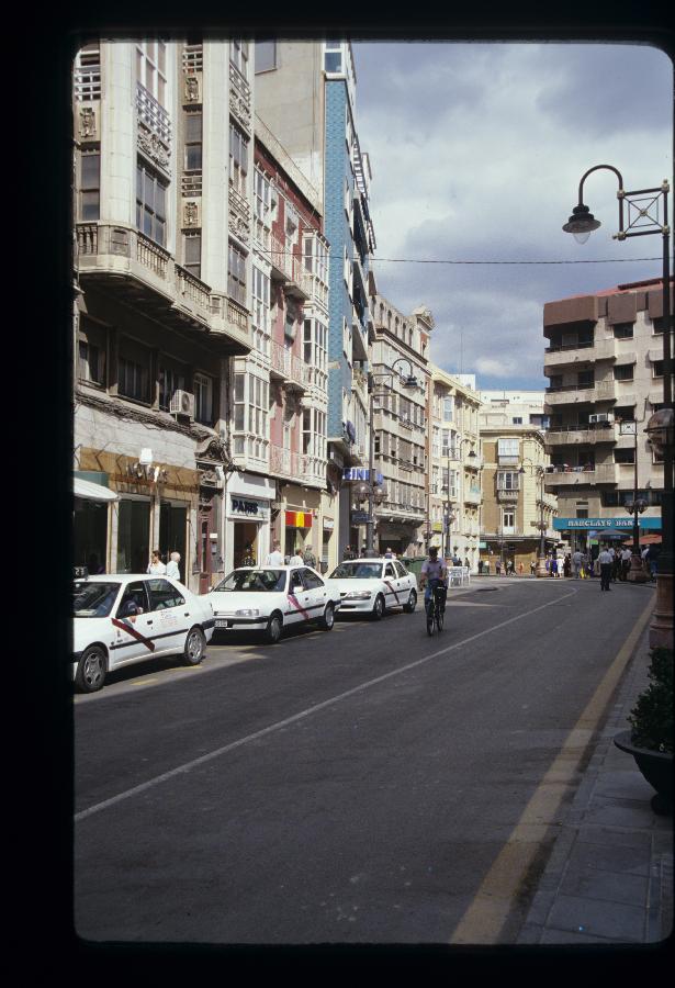 Vista de la calle Puertas de Murcia de Cartagena desde la plaza San Sebastián
