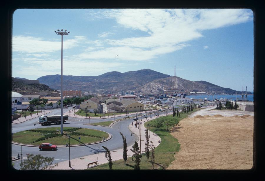 Panorámica en altura del puerto de Cartagena desde los alrededores del castillo de la Concepción