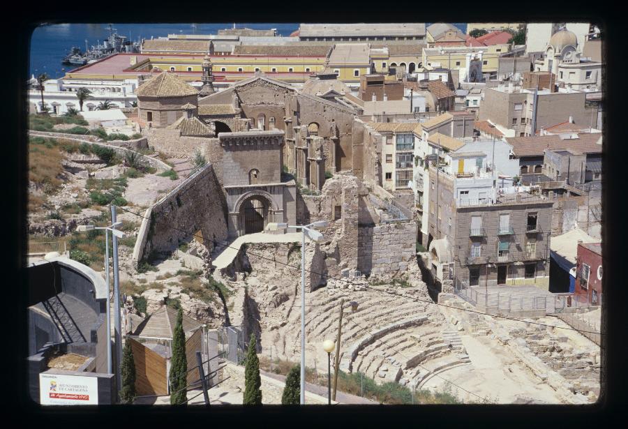Reportaje fotográfico del auditorio del Parque Torres y del Teatro Romano de Cartagena desde el castillo de la Concepción