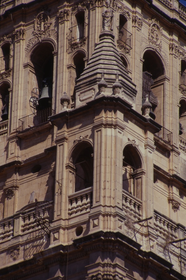 Plano detalle del campanario de la torre de la Catedral de Murcia