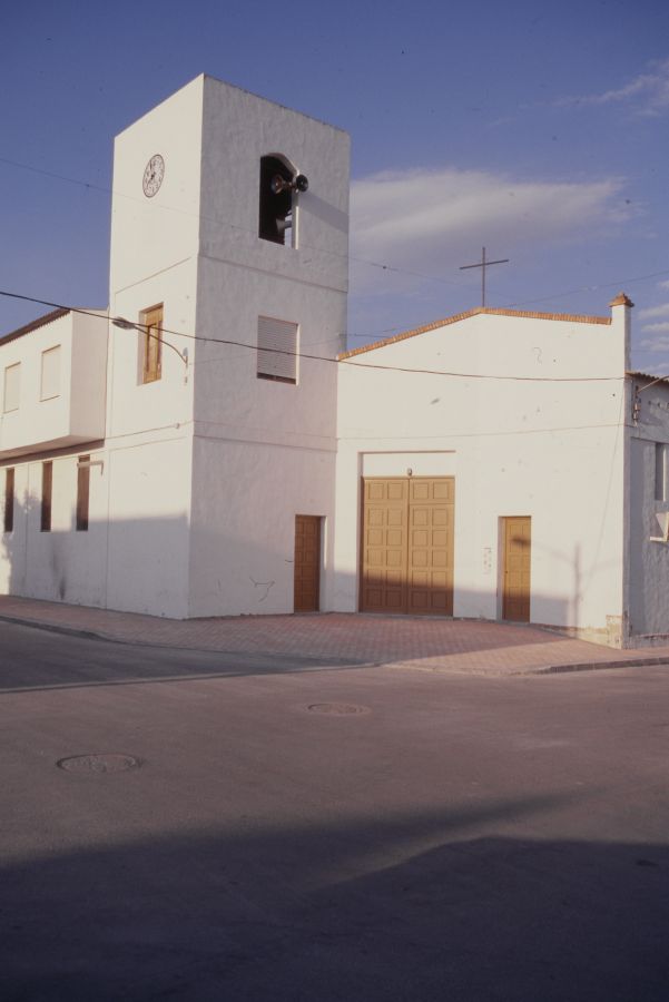 Exterior de la iglesia de El Llano de Molina