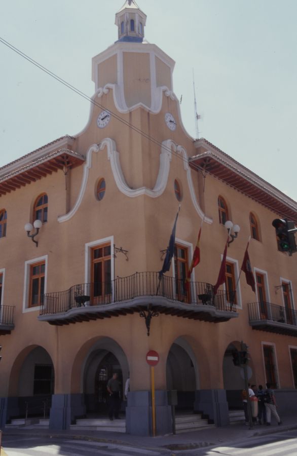 Vista del ayuntamiento de Alcantarilla desde la calle Mayor