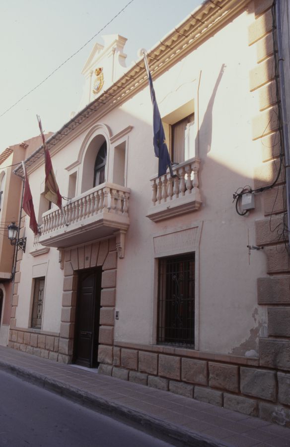 Fachada del antiguo ayuntamiento de Archena en la calle Mayor, actual sede del archivo municipal