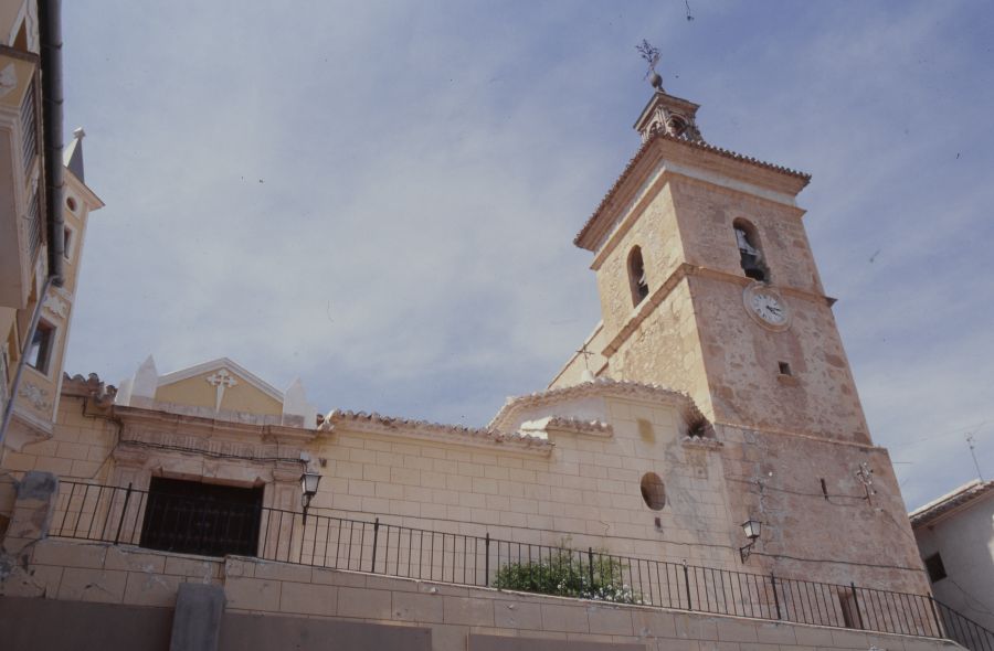 Fachada de la iglesia de San Bartolomé de Ulea