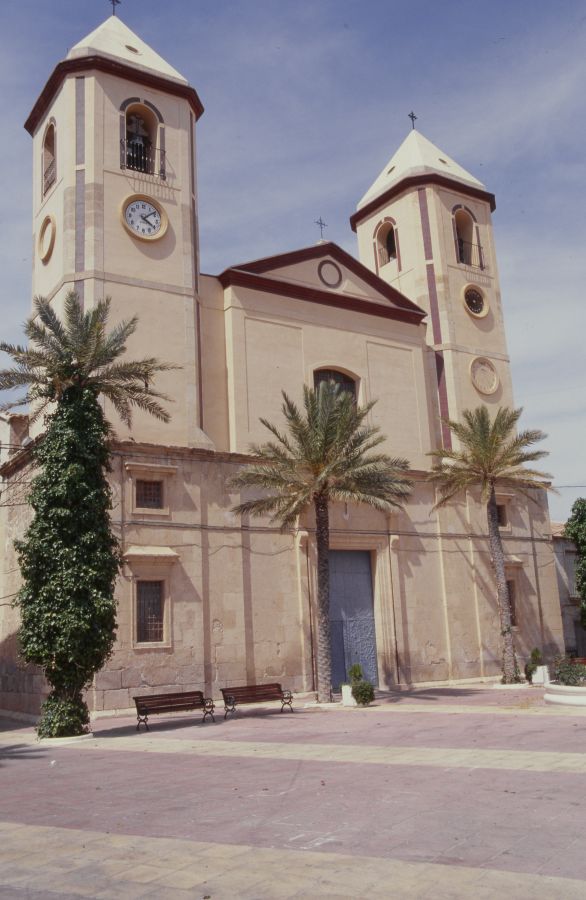 Reportaje fotográfico de la iglesia de La Asunción de Villanueva del Río Segura