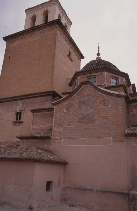 Reportaje fotográfico del exterior de la iglesia de Santiago Apóstol de Jumilla