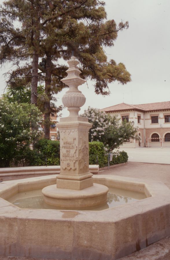 Fuente de agua potable en la Plaza de la Glorieta de Jumilla