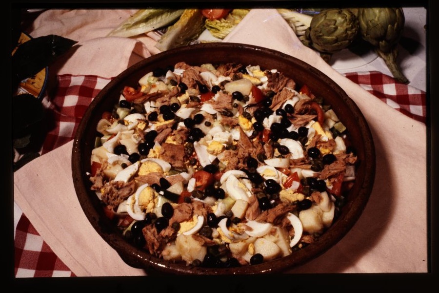 Platos de gastronomía típica murciana: ensalada de verano
