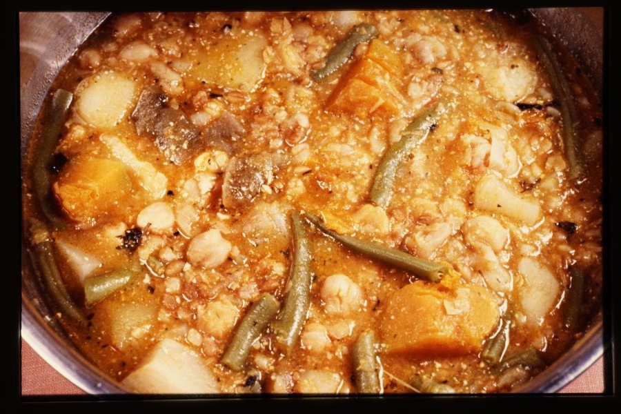 Plato típico de la gastronomía murciana: plato típico de trigo