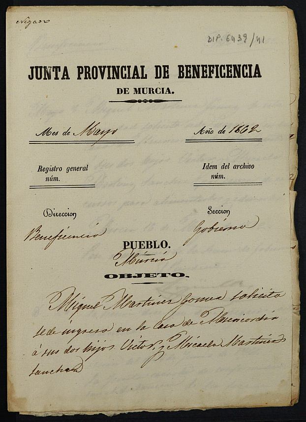 Expediente de solicitud de ingreso en la Casa Provincial de Misericordia y Huérfanos de Murcia de Victor y Micaela Martínez Sánchez, de 9 y 7 años respectivamente.