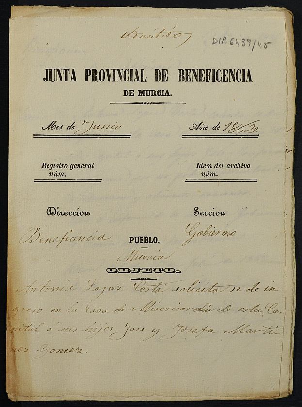 Expediente de solicitud de ingreso en la Casa Provincial de Misericordia y Huérfanos de Murcia de José y Josefa Martínez Gómez, de 9 y 6 años respectivamente.