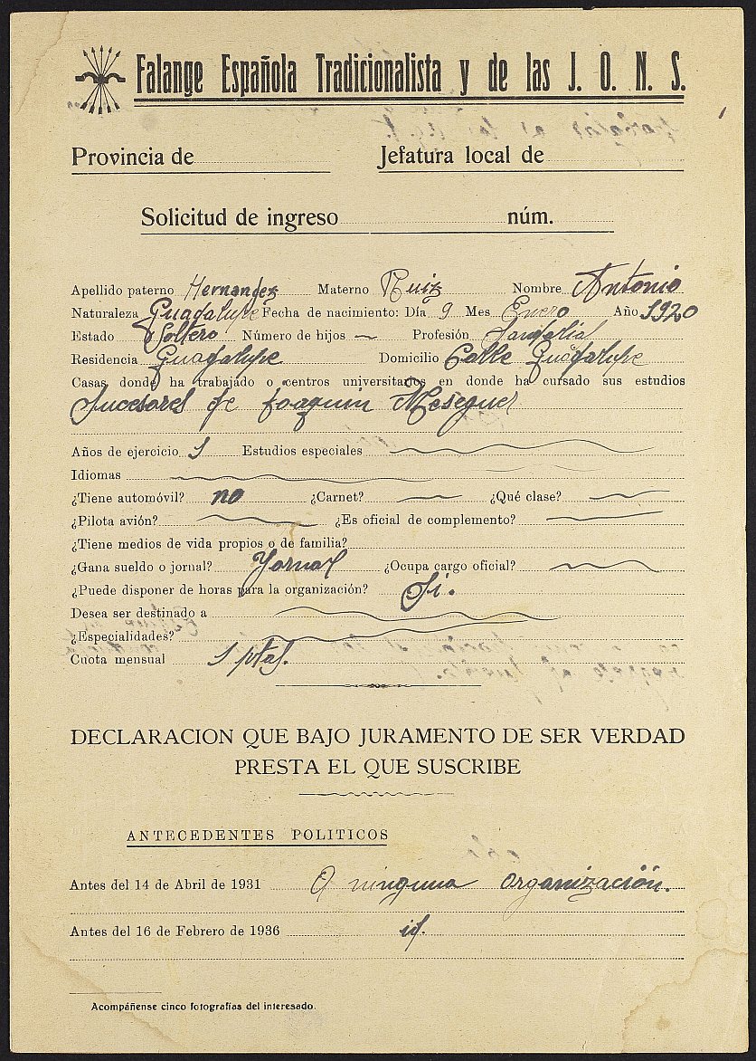 Solicitud de Antonio Hernández Ruiz de ingreso en la Falange Española Tradicionalista y de las J.O.N.S de Guadalupe.