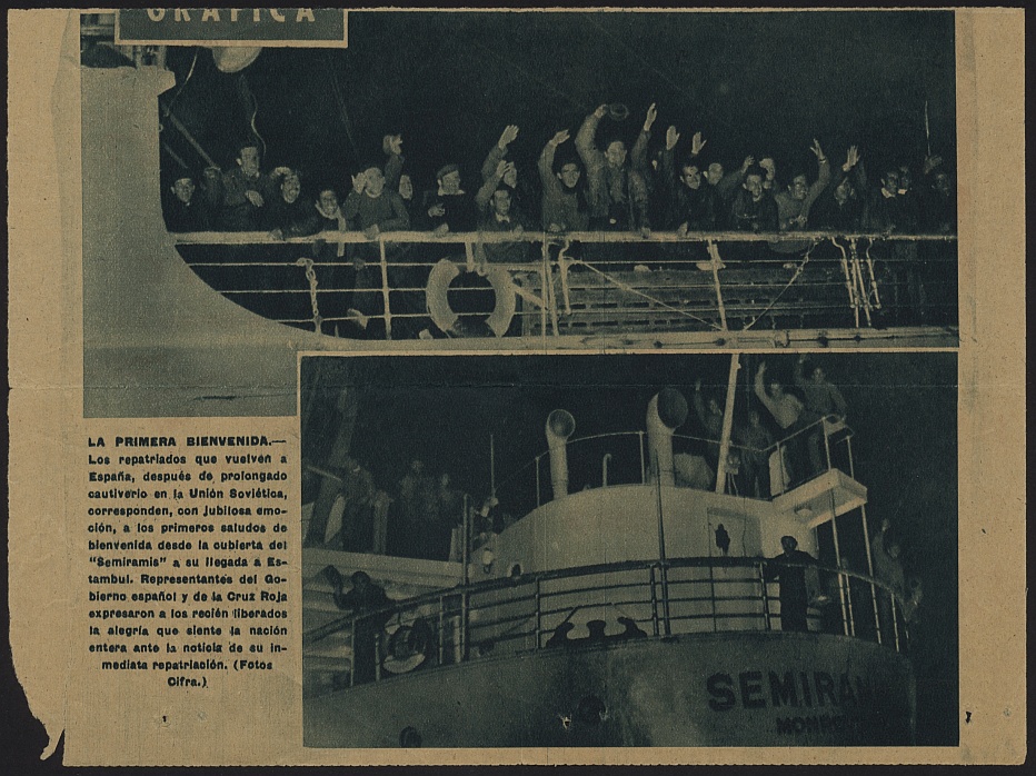 Recorte de un periódico con noticia y fotografías de la llegada del buque 