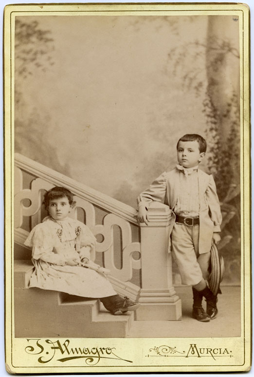 Retrato de Mariano Ruiz-Funes García con su hermana Carmen. 