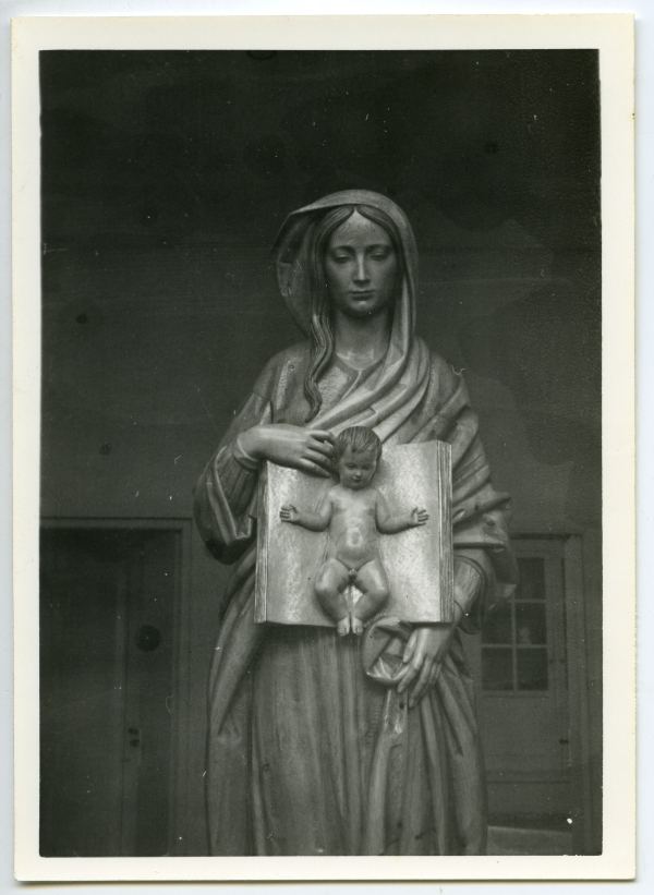 Nuestra Señora de los Buenos Libros (1978) de la iglesia de los Capuchinos, obra de Juan González Moreno