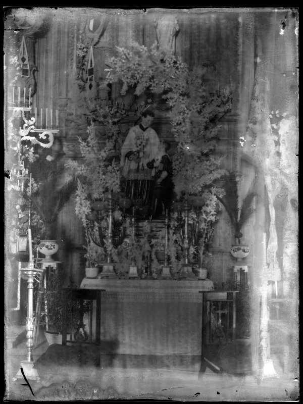 Vista del altar dedicado a San Luis Gonzaga en la iglesia parroquial de la Asunción de Cieza