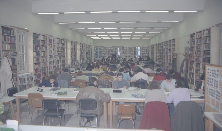 Reportaje fotográfico de las salas de la Biblioteca Pública de Murcia, en la Casa de la Cultura