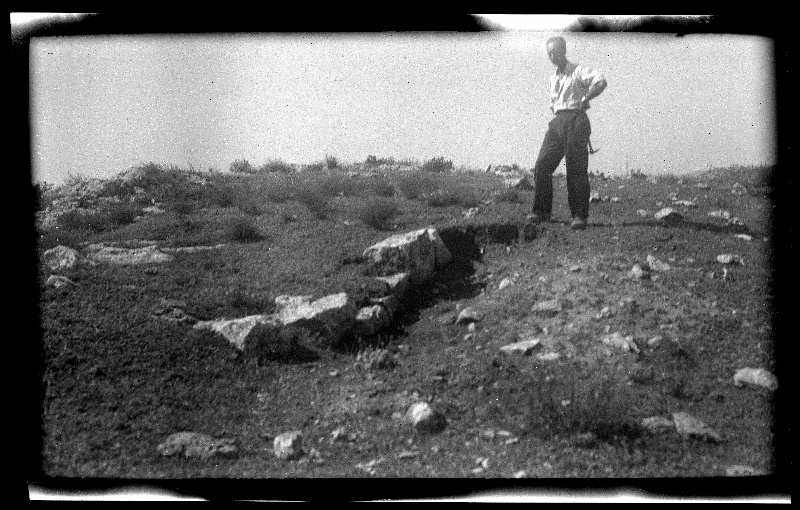 Un arqueólogo en el yacimiento del cerro del Malacón