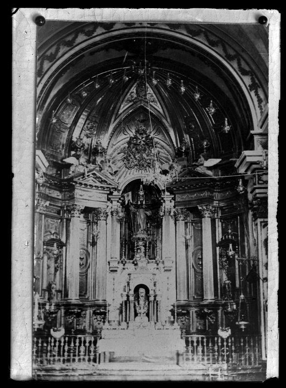 Reproducción de una fotografía del retablo del altar mayor de la iglesia de Santo Domingo de Mula
