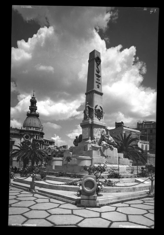 Vista del monumento a los héroes de Cavite de Cartagena