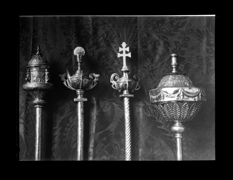 Cuatro cetros de plata de la iglesia del Salvador de Caravaca