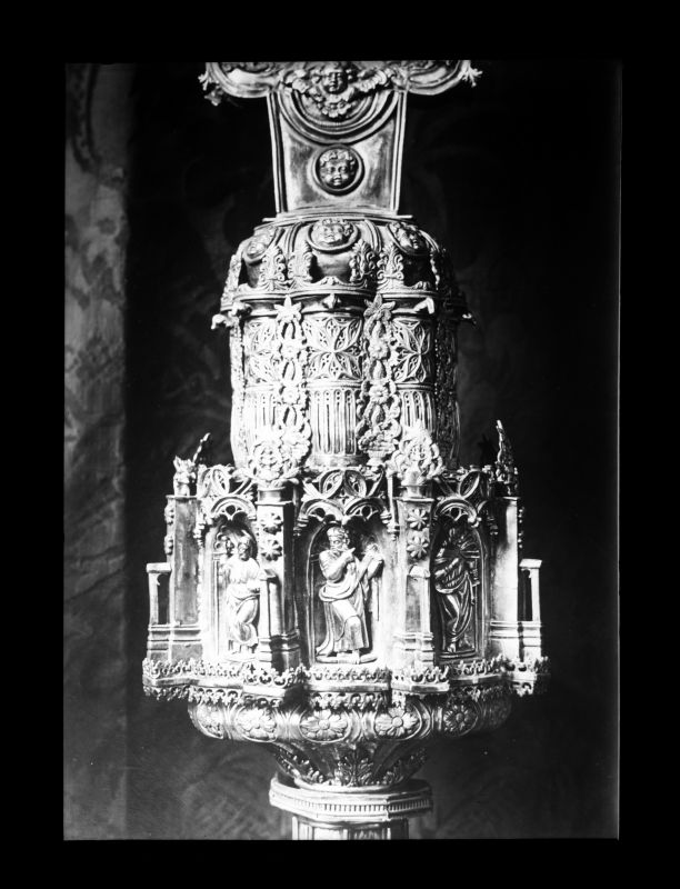 Detalle de la cruz procesional de la iglesia del Salvador de Caravaca