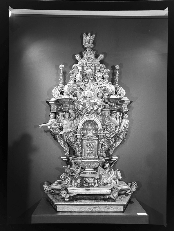 Urna del monumento de Jueves Santo de la iglesia de las santas Justa y Rufina de Orihuela, obra de Antonio Dupar