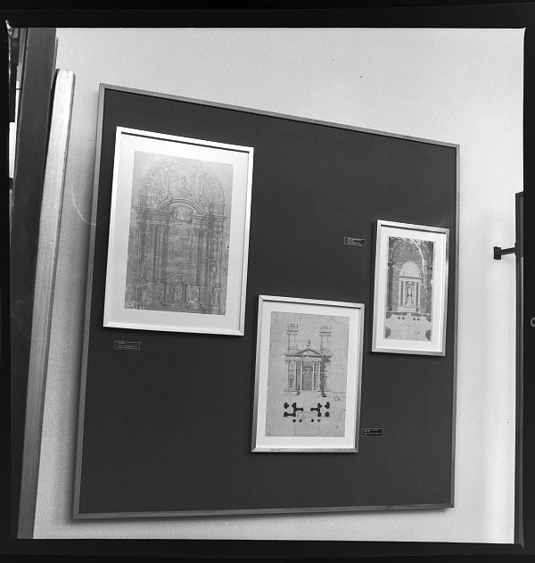 Reportaje con distintas vistas de conjunto de las obras expuestas en la planta segunda, Sala IV, del Museo de Bellas Artes de Murcia