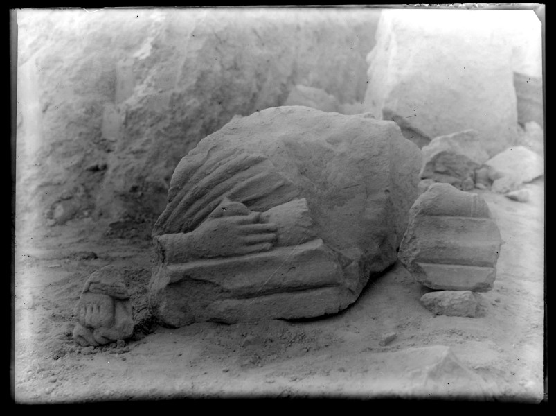 Restos escultóricos prodecentes de la tumba 217 de la necrópolis del yacimiento de El Cigarralejo.