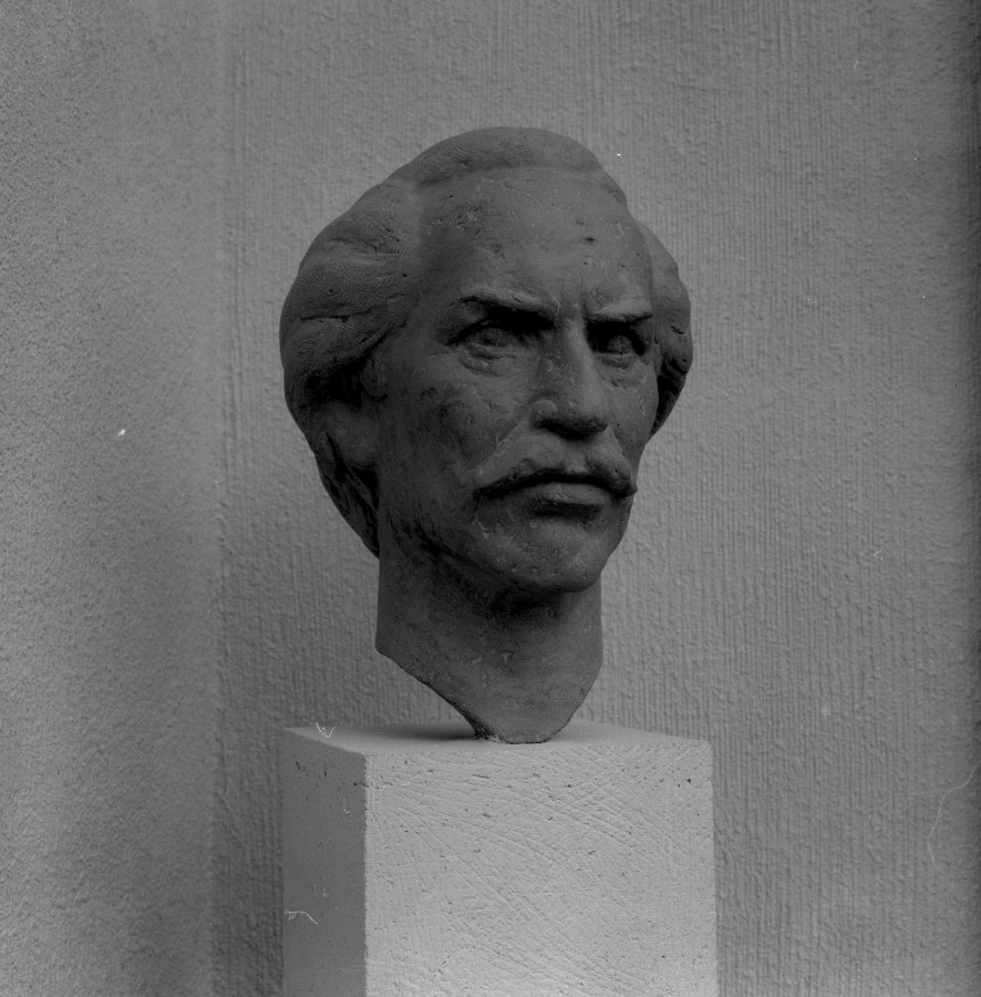 Busto de Antonio Garrigós (escultura), obra de José María Molera Jiménez