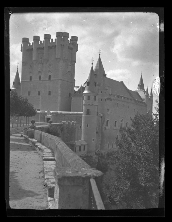 Vista parcial del alcázar de Segovia.