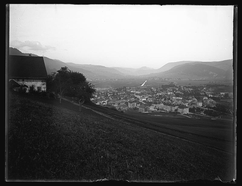 Panorámica de Fleurier y valle de Travers (Suiza).