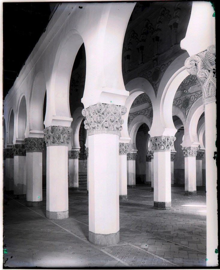 Interior de la sinagoga de Santa María la Blanca de Toledo.
