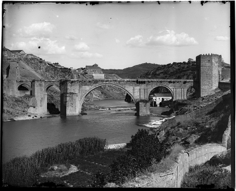 Vista panorámica del puente de San Martín de Toledo.